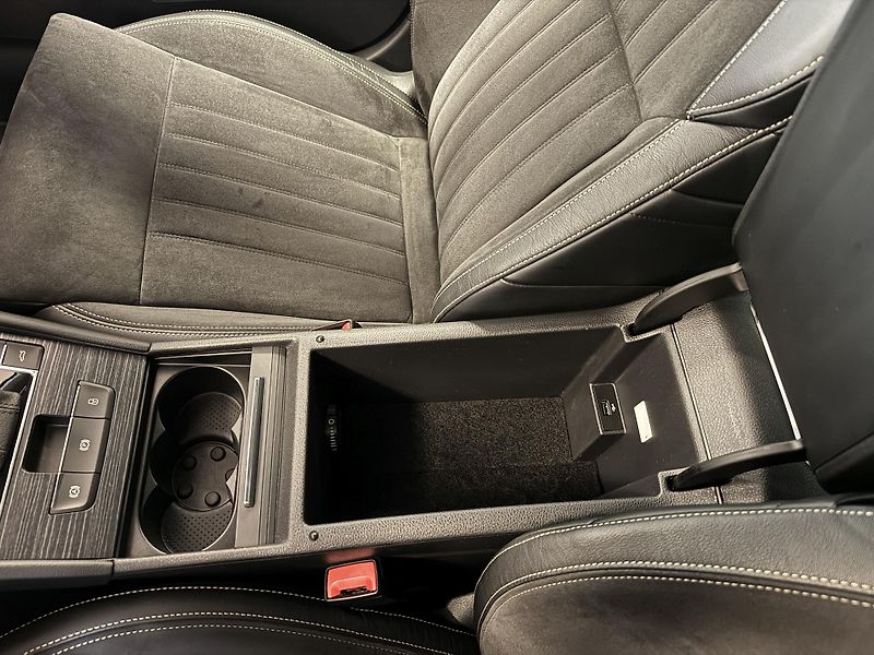 Škoda Superb 2.0TDI 4x4 DSG StylePlus - fotka 35 z 50