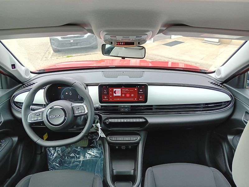 Fiat 600 (2026) 1,2TURBO HYBRID AT POP/IHNED/ - fotka 10 z 19