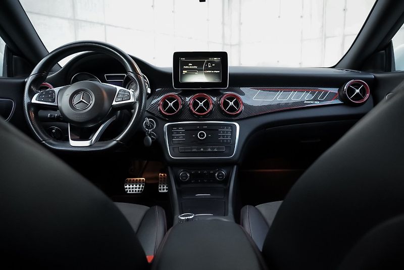 Mercedes-Benz CLA 250 160kW AMG - fotka 16 z 31
