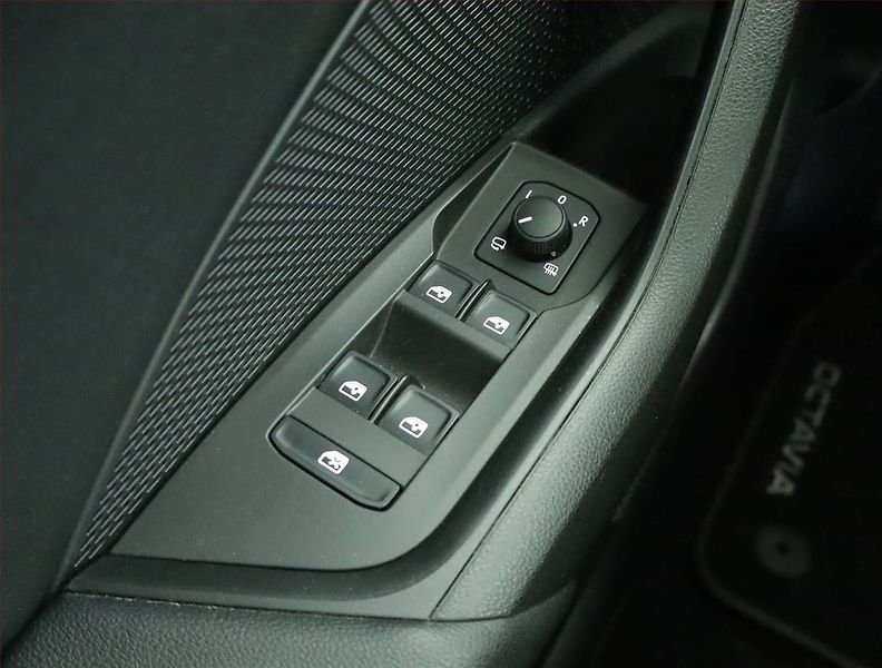 Škoda Octavia (2023) 2.0 TDI, Automat, Serv.kniha - fotka 16 z 16