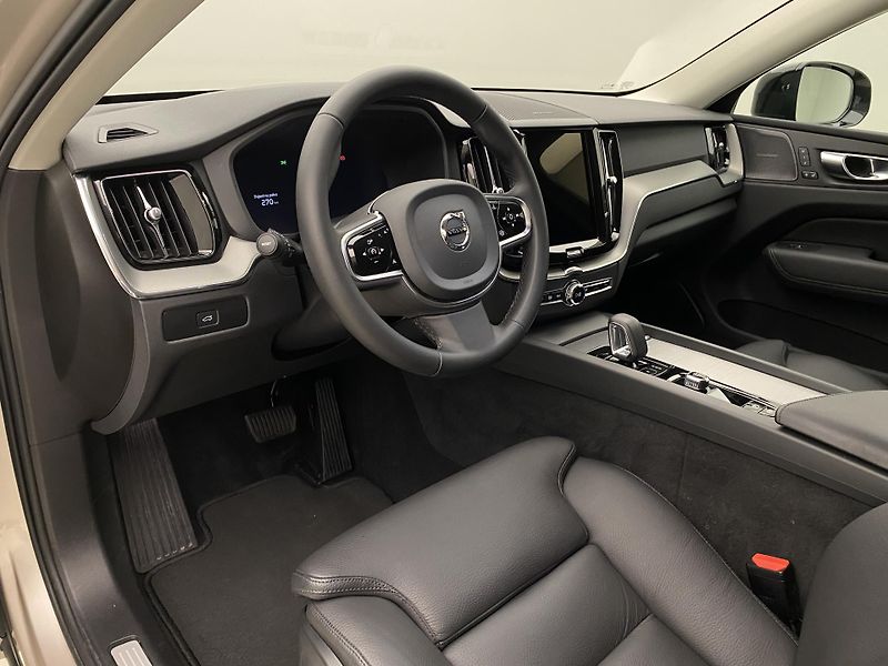 Volvo XC60 B4 AWD PLUS DARK AUT CZ 1.maj - fotka 4 z 57
