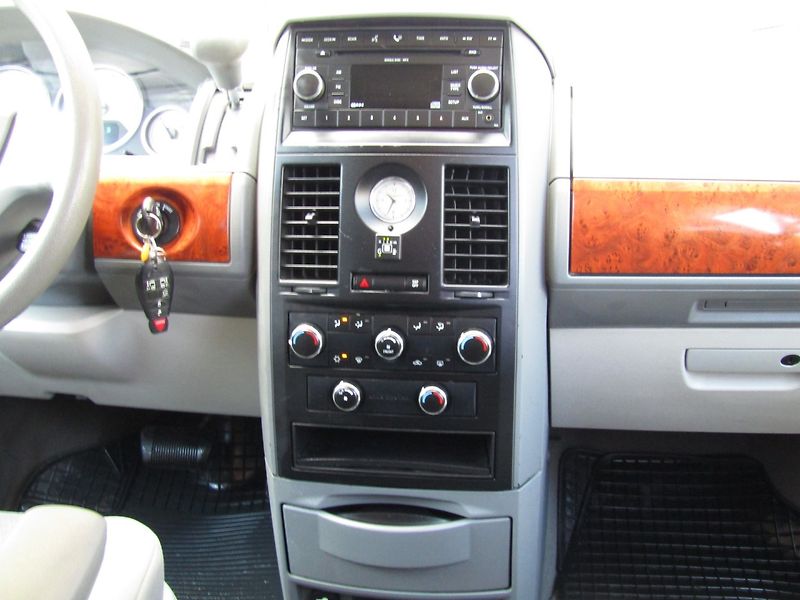 Chrysler Voyager (2007) 3.3 V6 128kW LPG 90L - fotka 16 z 35
