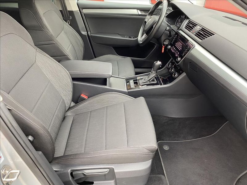 Škoda Superb 2,0 TDi  EXECUTIVE / DSG / NAV - fotka 22 z 37