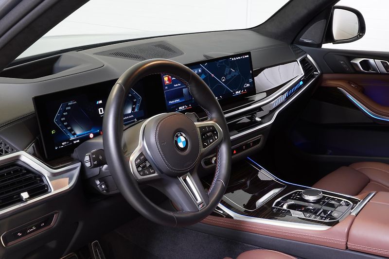 BMW X7 M60i,1.MAJ,ČR,DPH,Tažné - fotka 18 z 44