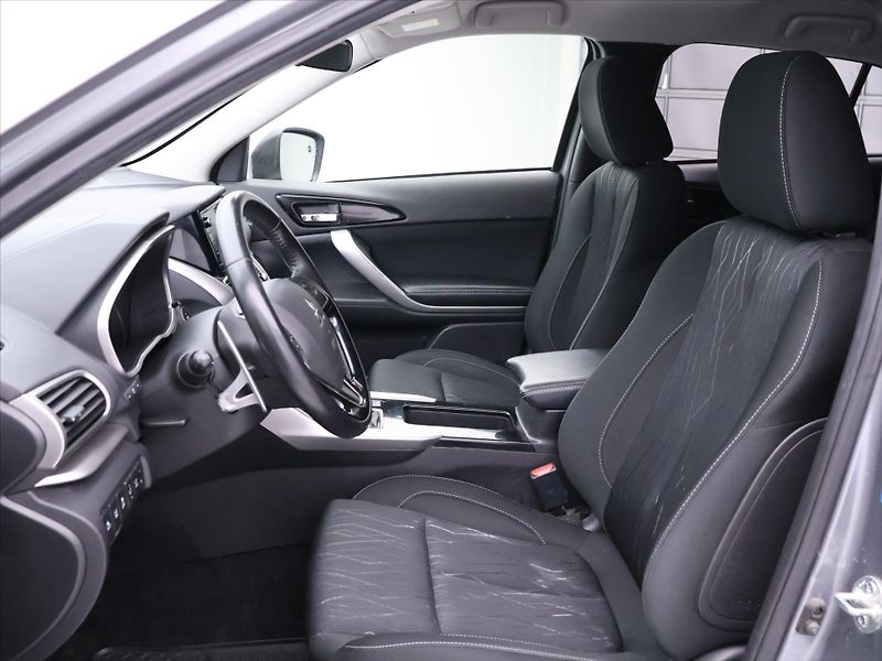 Mitsubishi Eclipse Cross 1,5 T-MIVEC 120kW Aut.klima - fotka 11 z 31