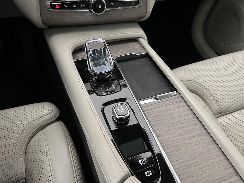 Volvo XC90 B5 AWD INSCRIPTION REZERVACE - fotka 29 z 44