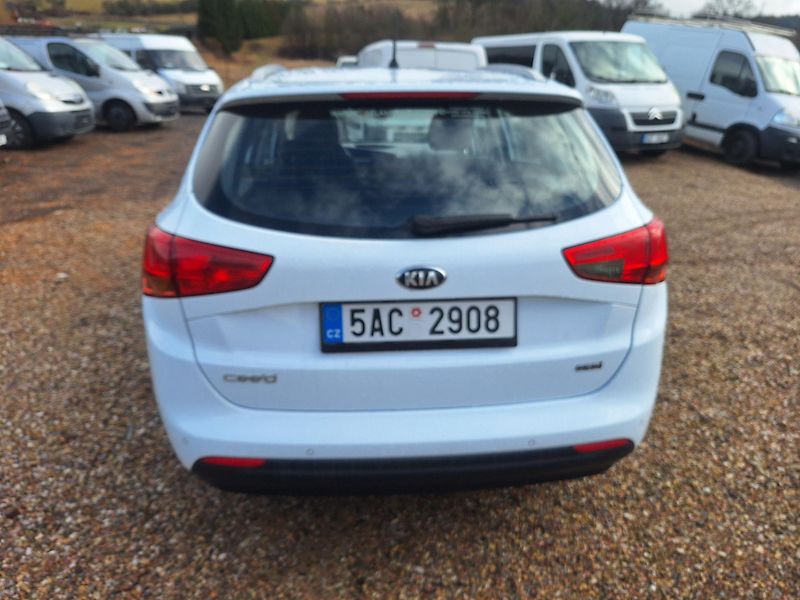 Kia Ceed (2015) 1.4 Crdi  - fotka 8 z 21