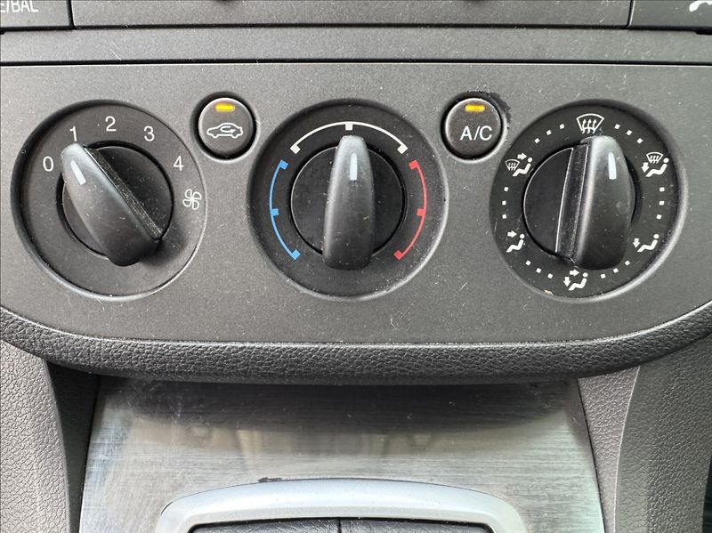 Ford C-MAX 1,6 TDCi 66kW klima - fotka 39 z 45