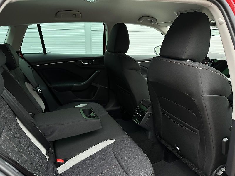 Škoda Scala 1.5TSi DSG 150PS LED V.Cockpit - fotka 39 z 44