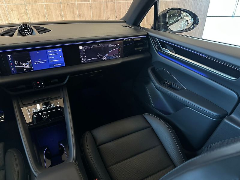 Porsche Macan 4, DriveAssist, Chrono, Masáž - fotka 37 z 37