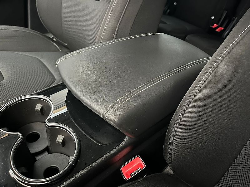 Ford S-MAX 2.0 EB Titanium manuál 7 míst - fotka 28 z 63