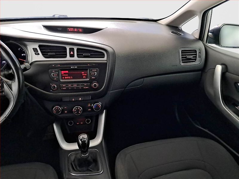 Kia Ceed (2013) 1.6 GDI, nová STK - fotka 8 z 14