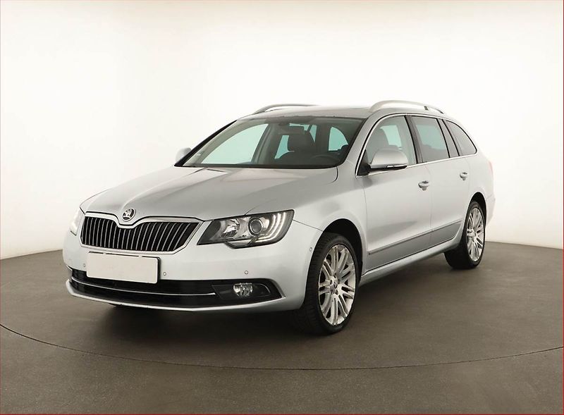 Škoda Superb (2013) Elegance 2.0 TDI, Serv.kniha - fotka 2 z 16