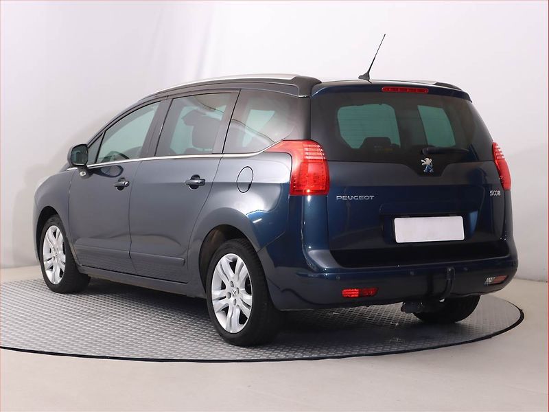 Peugeot 5008 (2012) Active 1.6 HDi, Navi, Tempomat - fotka 4 z 19