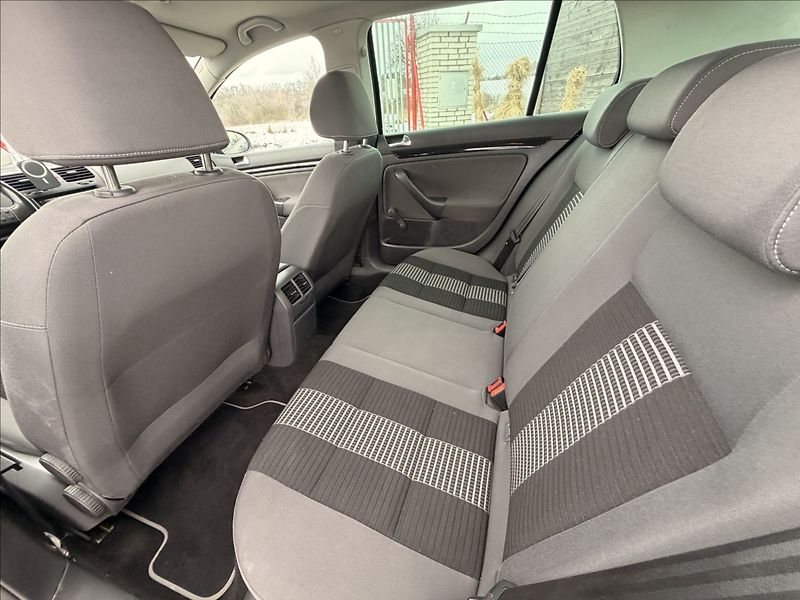 Volkswagen Golf 1,4 TSI DIGIKLIMA 6KVALT - fotka 17 z 24