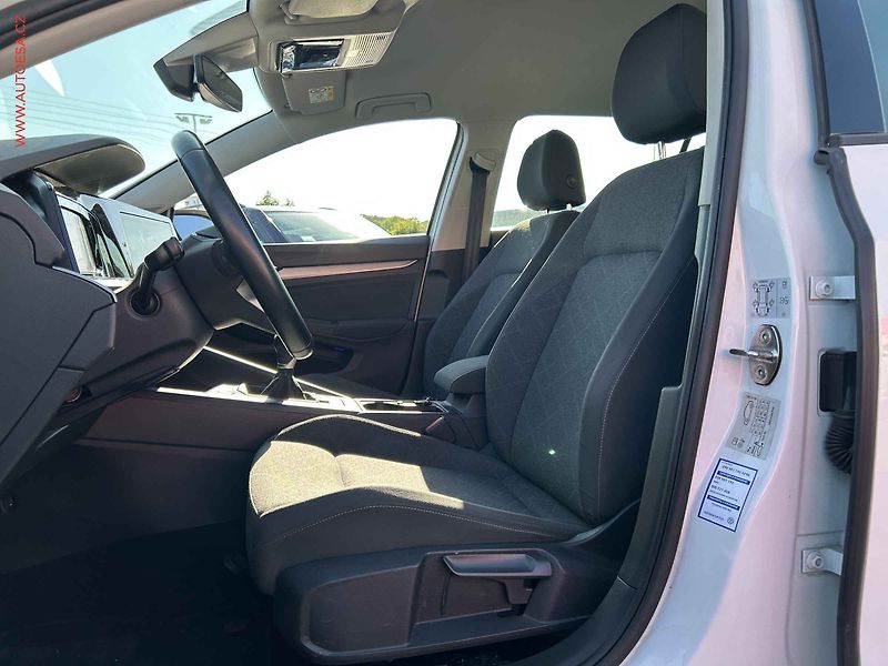 Volkswagen Golf (2021) 2.0TDi, 1.maj,ČR, Life - fotka 9 z 17