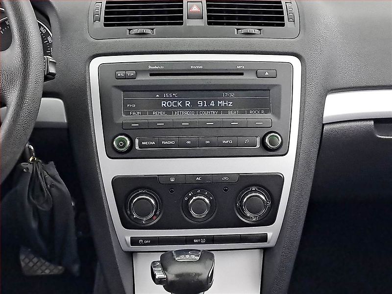 Škoda Octavia (2010) 1.4 TSI, Automat, Serv.kniha - fotka 12 z 15