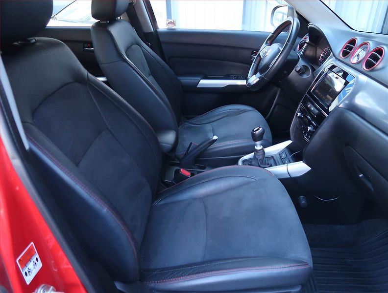 Suzuki Vitara (2017) 1.4 BoosterJet, 4X4, Kůže - fotka 9 z 16