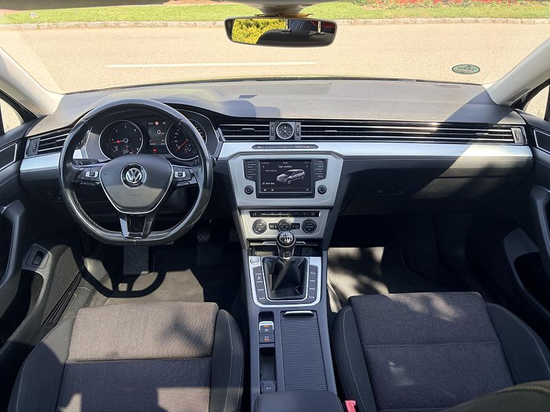 Volkswagen Passat 2.0TDI 110KW MANUAL PANORAMA - fotka 18 z 44