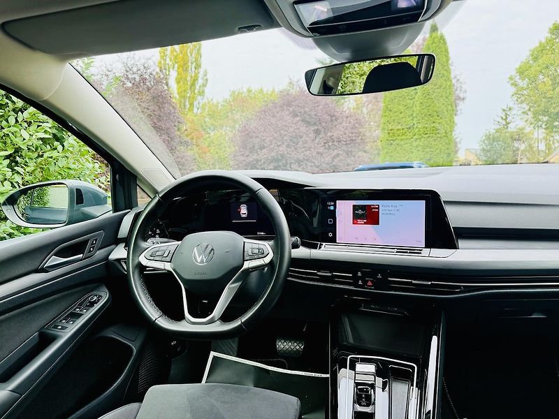 Volkswagen Golf (2023) 1.5 eTSI 110 kW mHEV Style DSG - fotka 6 z 21