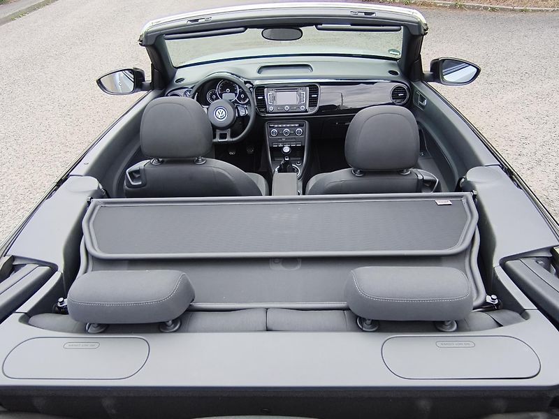 Volkswagen Beetle (2013) 1,2 TSI Cabrio Sport - fotka 31 z 35