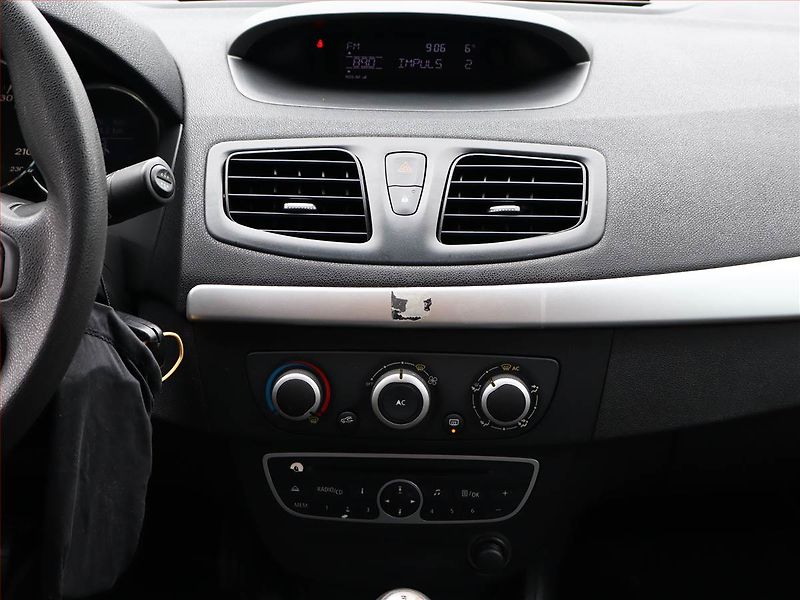 Renault Fluence (2012) 1.6 16V, dobrý stav - fotka 10 z 15