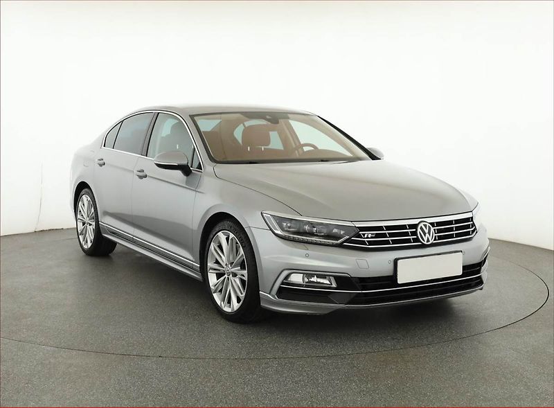 Volkswagen Passat (2020) R-Line 2.0 TSI - fotka 1 z 21