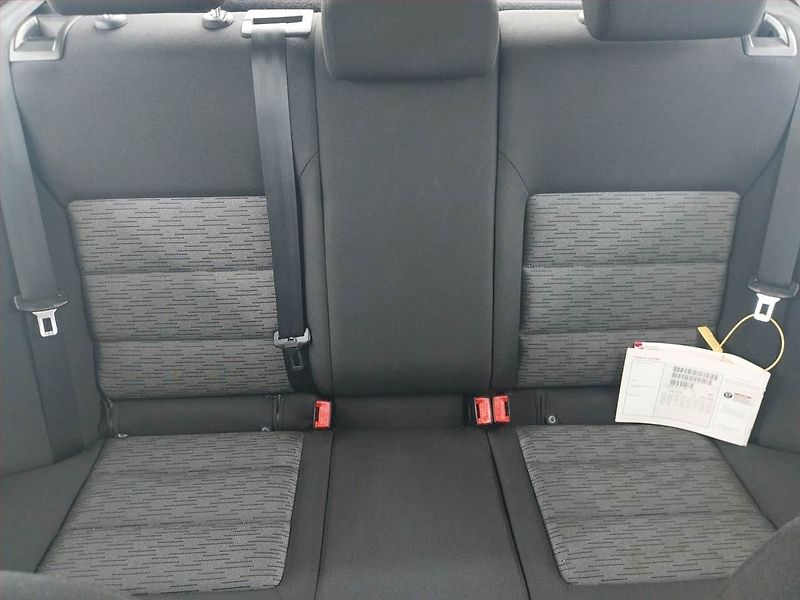 Škoda Octavia (2011) Ambiente 1.6 TDI, Serv.kniha - fotka 10 z 15