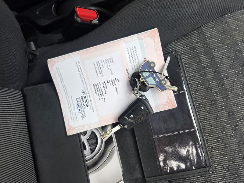 Toyota Yaris 1.3 VVTI Automat  - fotka 15 z 15