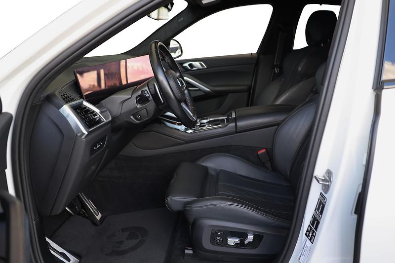 BMW X6 M60i - fotka 9 z 16