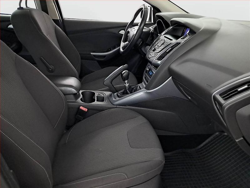 Ford Focus (2011) 1.6 TDCi, po STK, Tažné - fotka 9 z 15