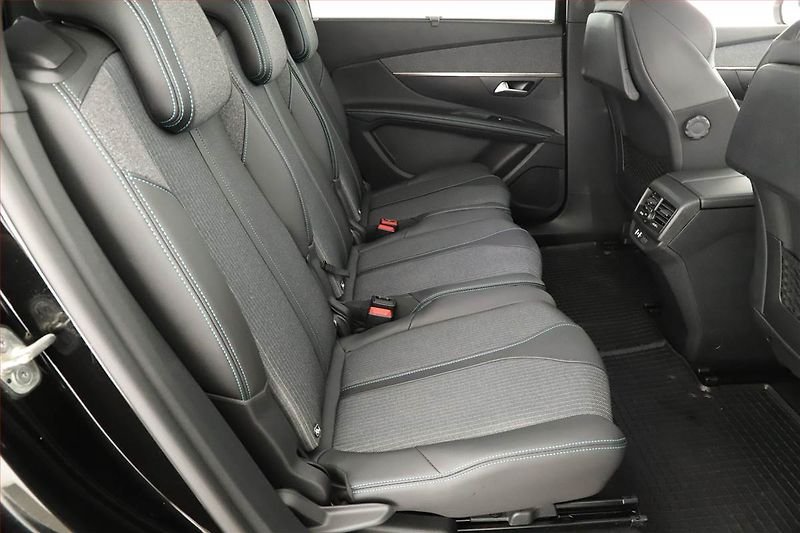 Peugeot 5008 (2022) Allure 1.5 BlueHDi - fotka 7 z 21