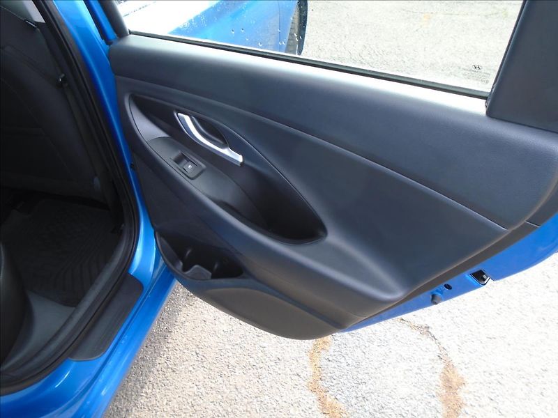 Hyundai i30 1,6 - fotka 16 z 36