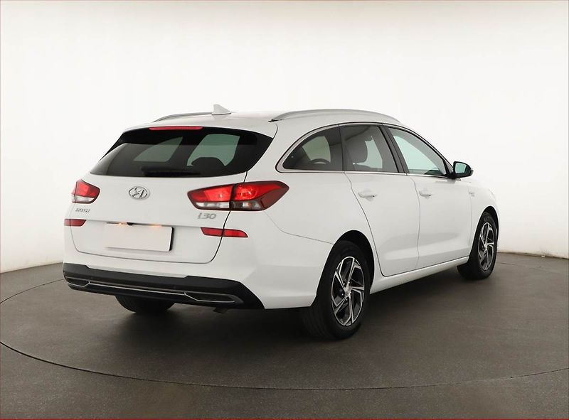 Hyundai i30 (2022) Smart 1.5 T-GDI MHEV, ČR,1.maj - fotka 5 z 13