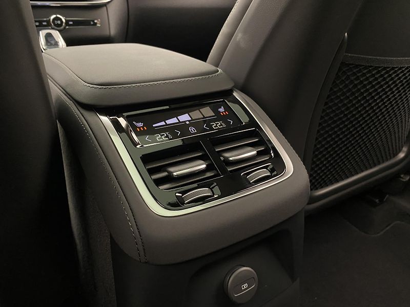 Volvo XC90 (2026) T8 AWD RECHARGE DARK ULTRA - fotka 75 z 76