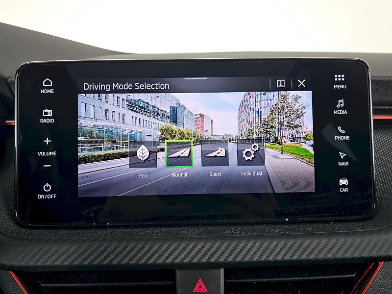 Škoda Scala (2025) 1.5TSi 110kW DSG MONTE CARLO T - fotka 20 z 35