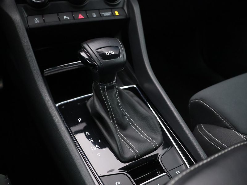 Škoda Karoq 1,5 TSI 110kW Sportline DSG CZ - fotka 20 z 27
