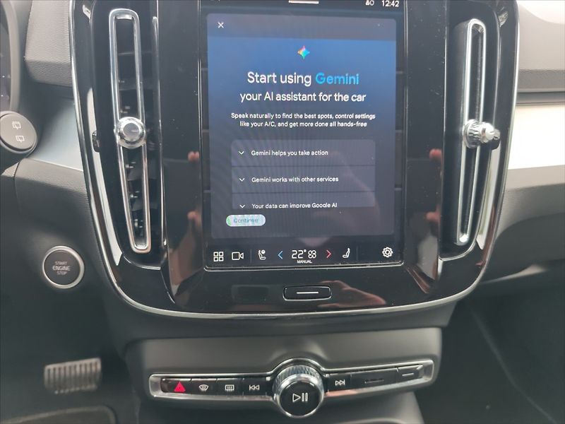 Volvo XC40 2,0 B4 Plus Black Edition AT - fotka 9 z 11