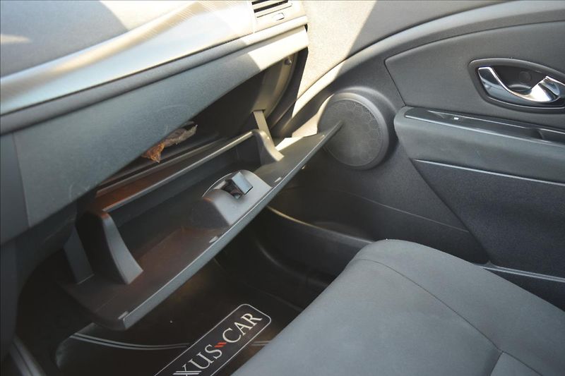 Renault Mégane 1,5 DCI 81KW PO SERVISE TAŽNÉ - fotka 47 z 49