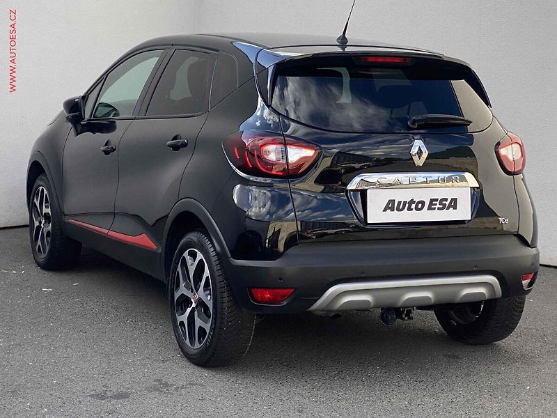 Renault Captur (2017) 1.2 TCe, Crossboarder, navi - fotka 6 z 18