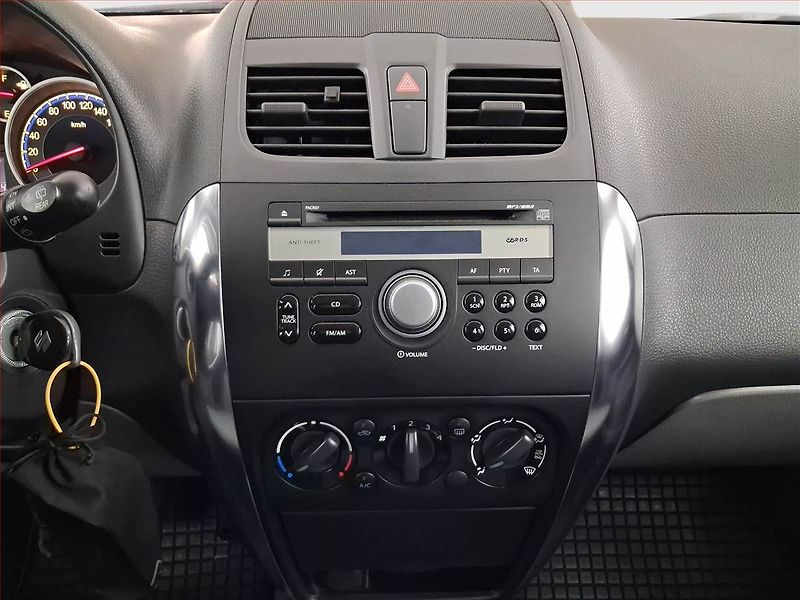 Suzuki SX4 (2013) 1.6 VVT - fotka 12 z 16