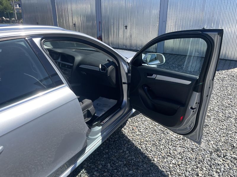 Audi A4 Avant 2.0TDi 120PS S-LINE AVANT TOP! - fotka 131 z 179