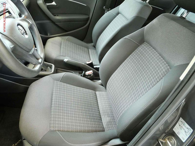 Volkswagen Polo (2014) 1.2TSi, 2.maj, AC - fotka 9 z 16