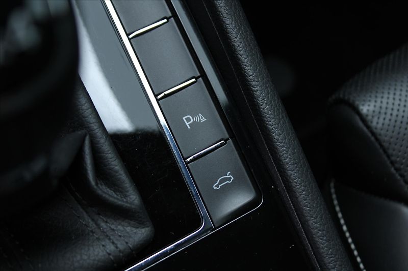 Škoda Superb 2.0 TDI 140kW L&K 4X4 TAŽNÉ - fotka 29 z 31