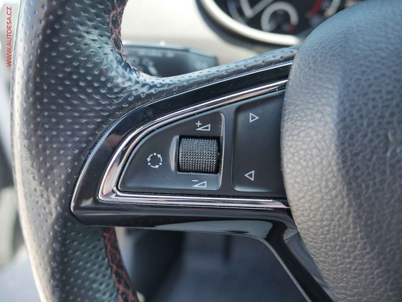 Škoda Octavia (2014) 2.0 TDi, RS, navi, xenon - fotka 20 z 25