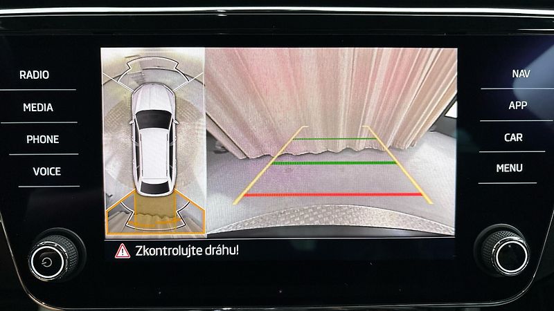 Škoda Superb 2.0 TDI DSG 4x4 L&K Combi - fotka 12 z 34