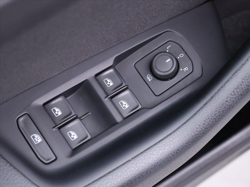 Volkswagen Passat 1,5 TSI 110kW DSG Business DPH - fotka 15 z 33