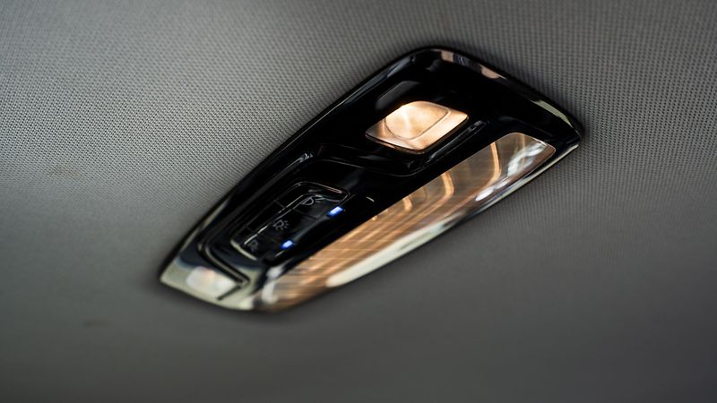 BMW Řada 5 (2017) BMW 520d xDrive Limousine - fotka 32 z 43