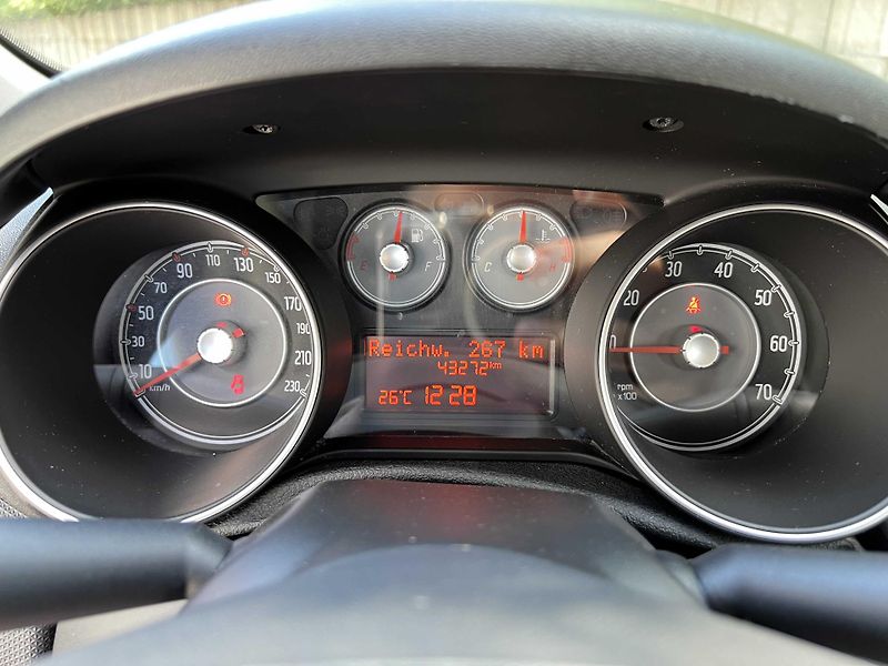 Fiat Punto 1.2 8v 51 kW 43.000KM - fotka 15 z 15