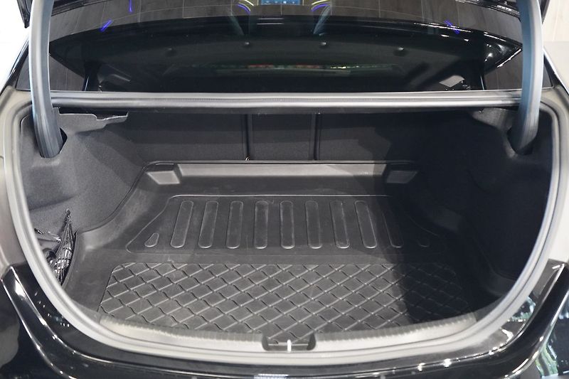 Mercedes-Benz Třídy C 300d 4MATIC AMG, Panorama, HUD - fotka 15 z 50